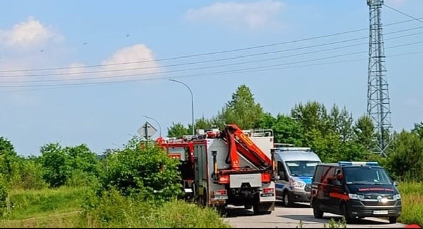 Na zdjęciu przejazd kolejowy