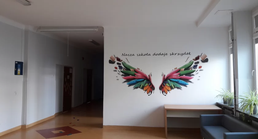 Zdjęcie: Jakub Miernik. Slogan SP7 w Skarżysku-Kamiennej