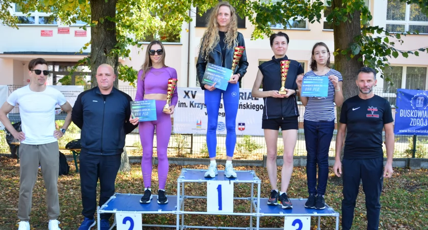 Zdjęcie: Zwycięzcy na podium w kategorii kobiet Open 