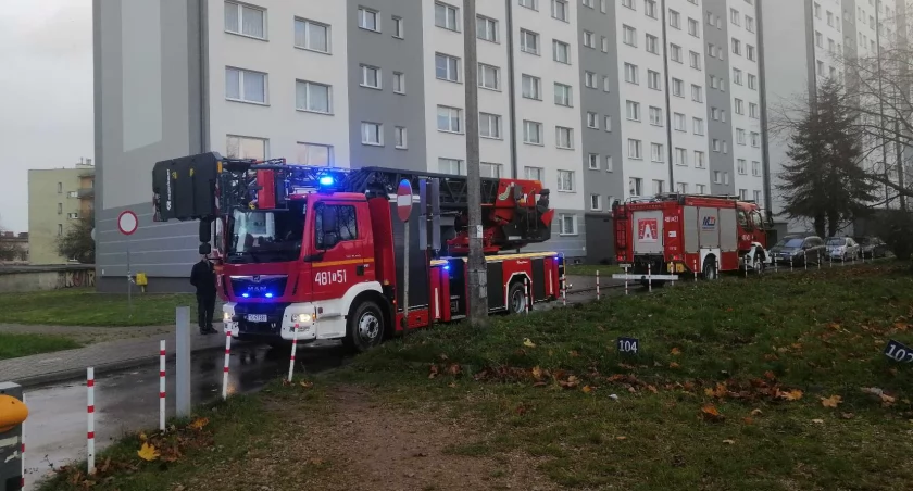 Fot. Zbyszek Biber. Strażacy oczekują na decyzję policji 