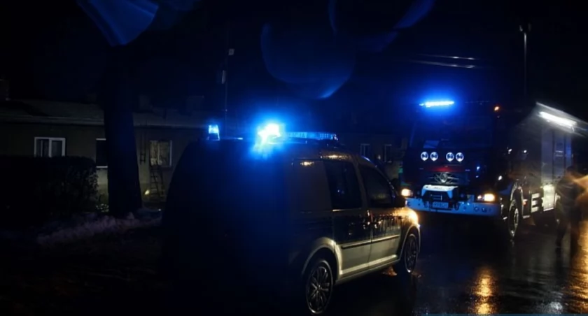 Na miejscu zdarzenia policjanci wraz z biegłym z zakresu pożarnictwa przeprowadzą oględziny