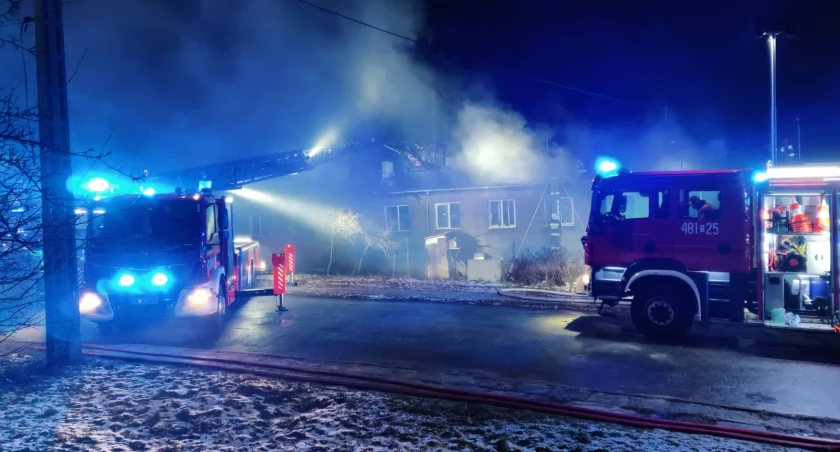Okoliczności pożaru wyjaśniają mundurowi z Komendy Powiatowej Policji. 
