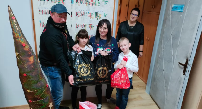 Zdjęcie. Łukasz Gruszczyński z wizytą w Szkole Podstawowej nr 3 