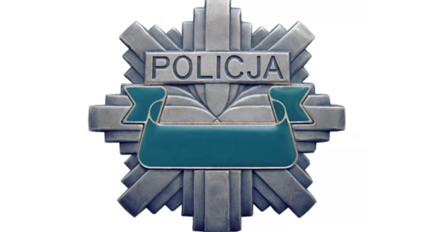 Z ustaleń policji wynika, iż wobec 22-latka została wydana decyzja o cofnięciu uprawnień do kierowania pojazdami przez skarżyskiego starostę