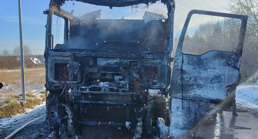 Kierujący opuścił auto przed przybyciem ratowników na miejsce działań