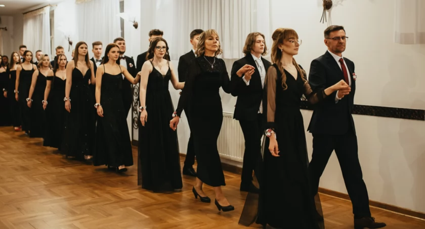 Zdjęcie: Polonezem rozpoczęta studniówka w ZST