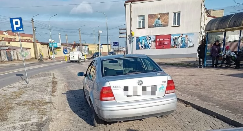  Obu kierowcom grozi trzyletnia odsiadka za więziennym murem, wysoka grzywna oraz zakaz prowadzenia pojazdów mechanicznych