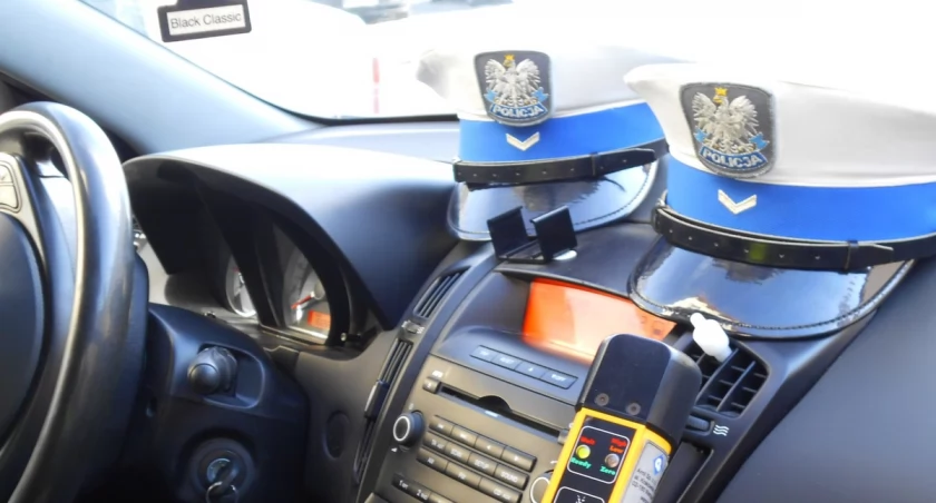 54-letni mieszkaniec Suchedniowa trafił za kratki, a po wytrzeźwieniu musiał stawić czoła zarzutom
