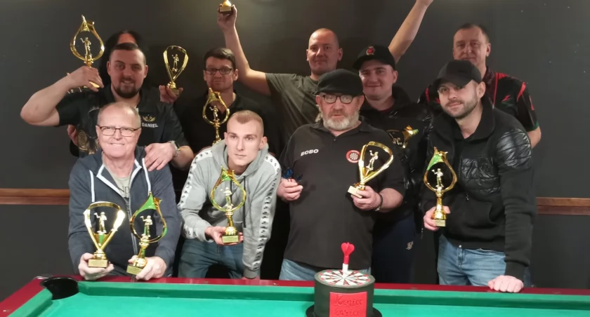 Finaliści Skarżyskiej Ligi Darta. Fot. Mariusz Borowiec 