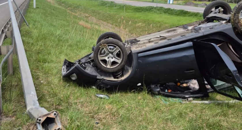 Za kierownicą samochodu marki Dacia znajdowała się kobieta 