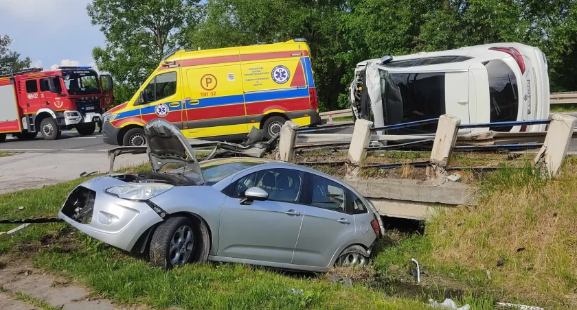 Policja apeluje do kierowców o zachowanie szczególnej ostrożności, zwłaszcza w okolicach posesji i miejsc o ograniczonej widoczności