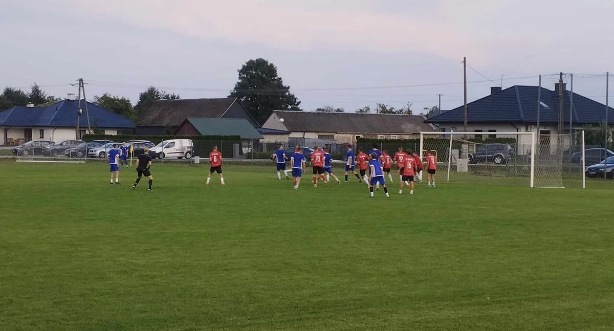 Piłka nożna, Granat Skarżysko zwycięża trzecim sparingu - zdjęcie, fotografia