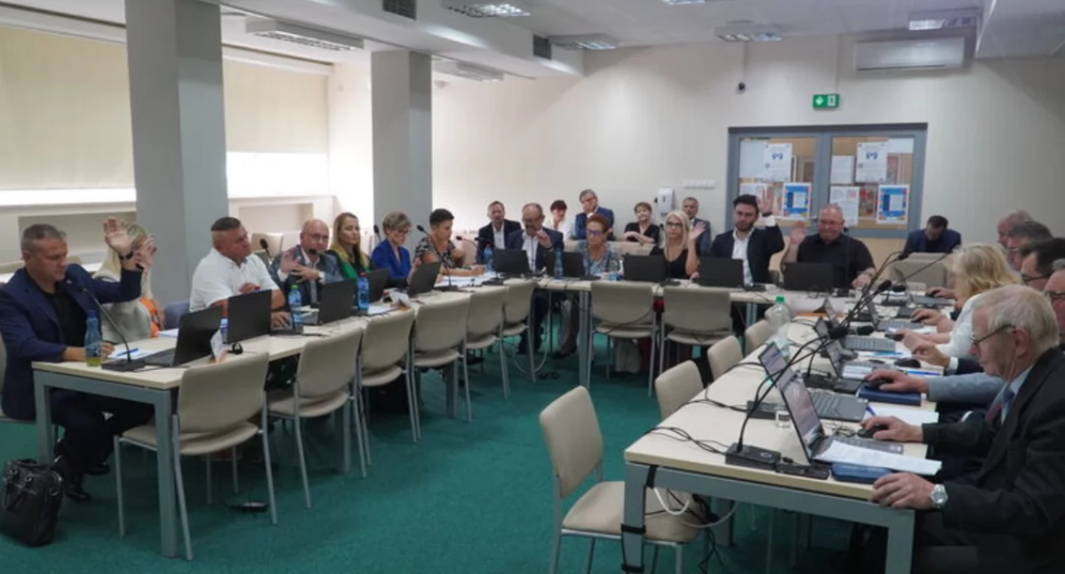 Informator Samorządowy Powiatu Skarżyskiego, Radni powiatu obradowali kadencji sesji Powołali skład Społecznej Zespole Opieki Zdrowotnej Skarżysku Kamiennej - zdjęcie, fotografia