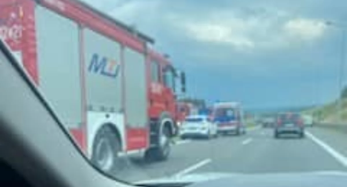 Wypadki , Wypadek trasie ekspresowej powiecie skarżyskim Samochód uderzył barierę - zdjęcie, fotografia