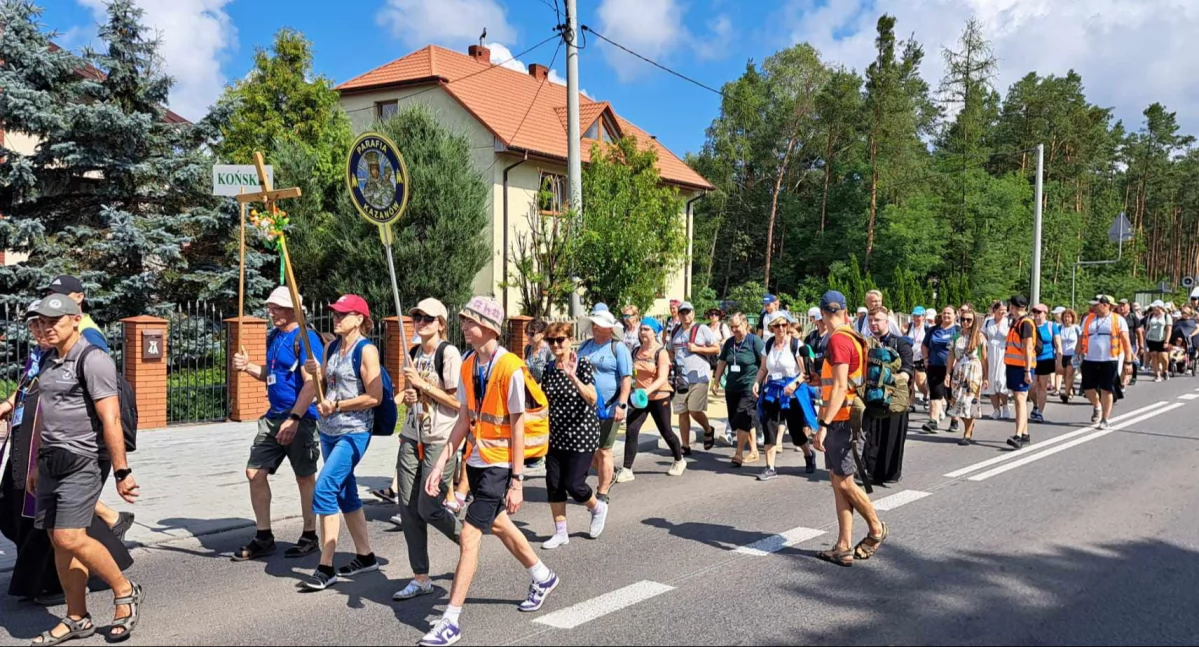 Kościół , Skarżyscy pielgrzymi drodze Jasną Górę (fotorelacja) - zdjęcie, fotografia