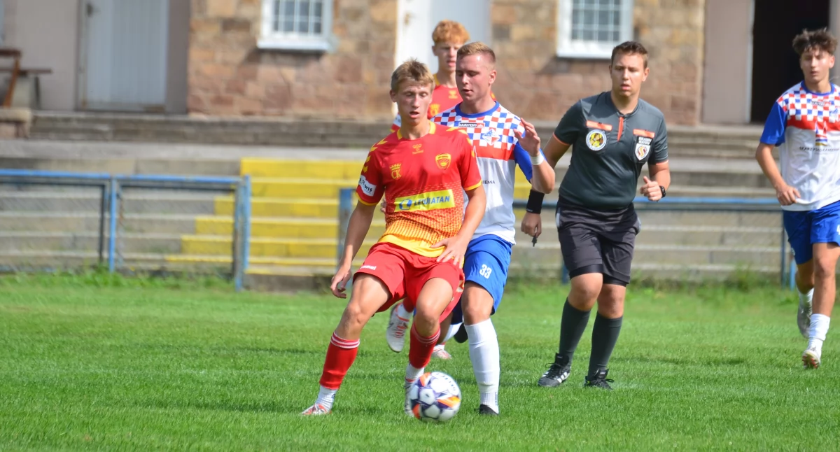 Piłka nożna, Wysoka porażka rezerw Granatu Skarżysko pucharowym starciu Koroną - zdjęcie, fotografia