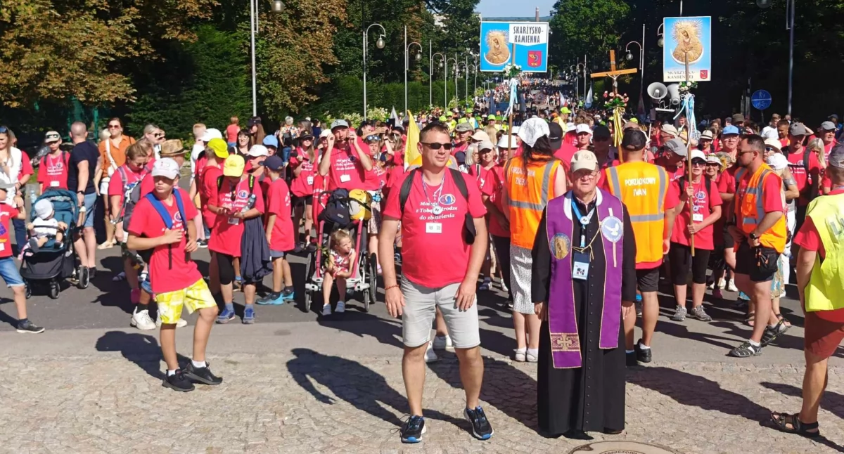 Kościół , Skarżyscy pielgrzymi dotarli Częstochowy (zdjęcia) - zdjęcie, fotografia