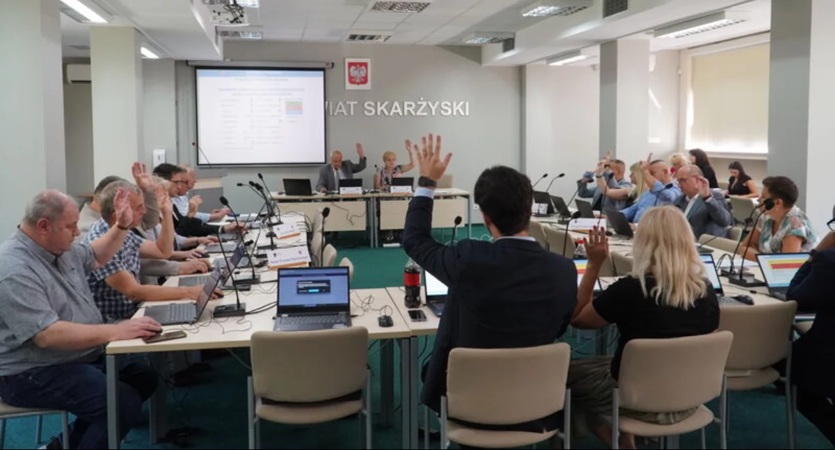 Informator Samorządowy Powiatu Skarżyskiego, Powiatowi radni modernizacją Centrum Kształcenia Zawodowego - zdjęcie, fotografia
