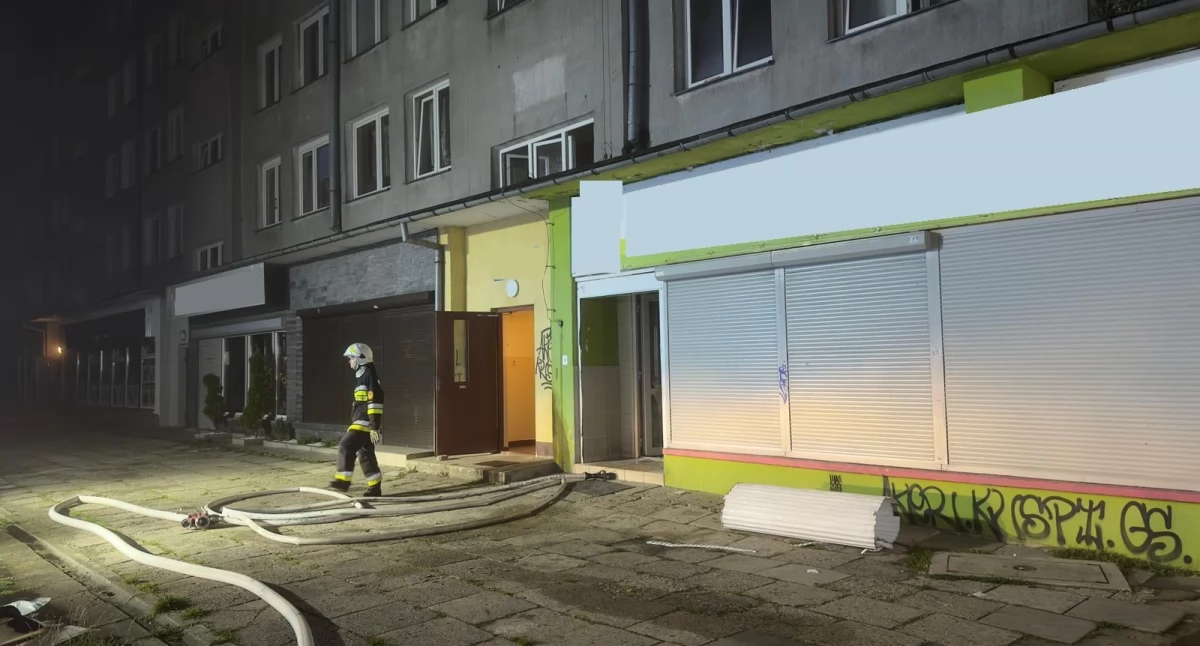 Pożary, Pożar sklepie spożywczym Szybka interwencja skarżyskich strażaków - zdjęcie, fotografia