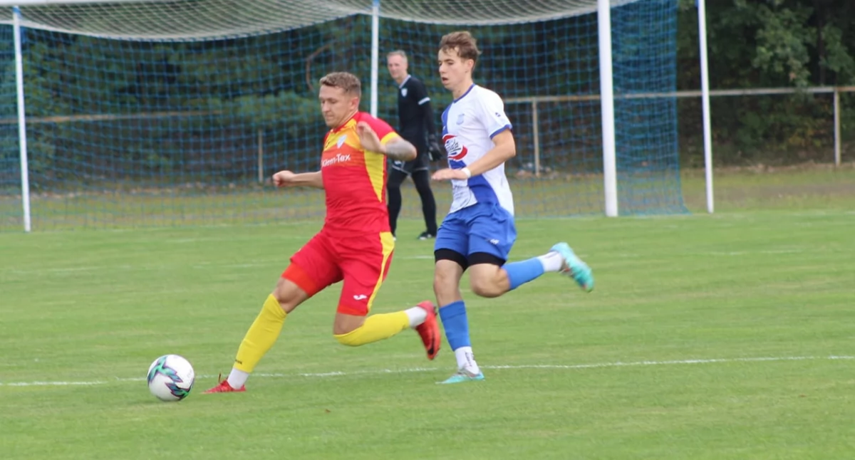 Piłka nożna, środę kolejna odsłona świętokrzyskich rozgrywek Złocisto krwiści pucharowej drodze - zdjęcie, fotografia