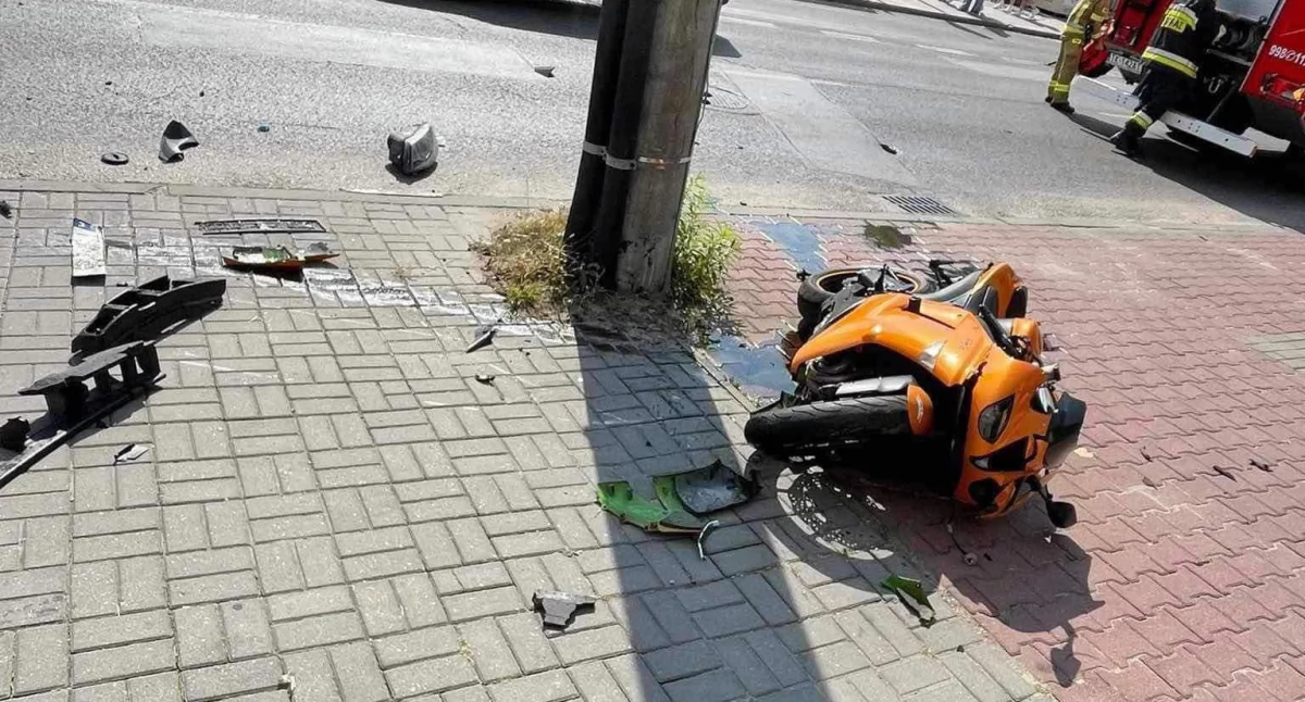 Wypadki , Zderzenie dwóch pojazdów Skarżysku Kamiennej Motocyklista uprawnień kierowania - zdjęcie, fotografia