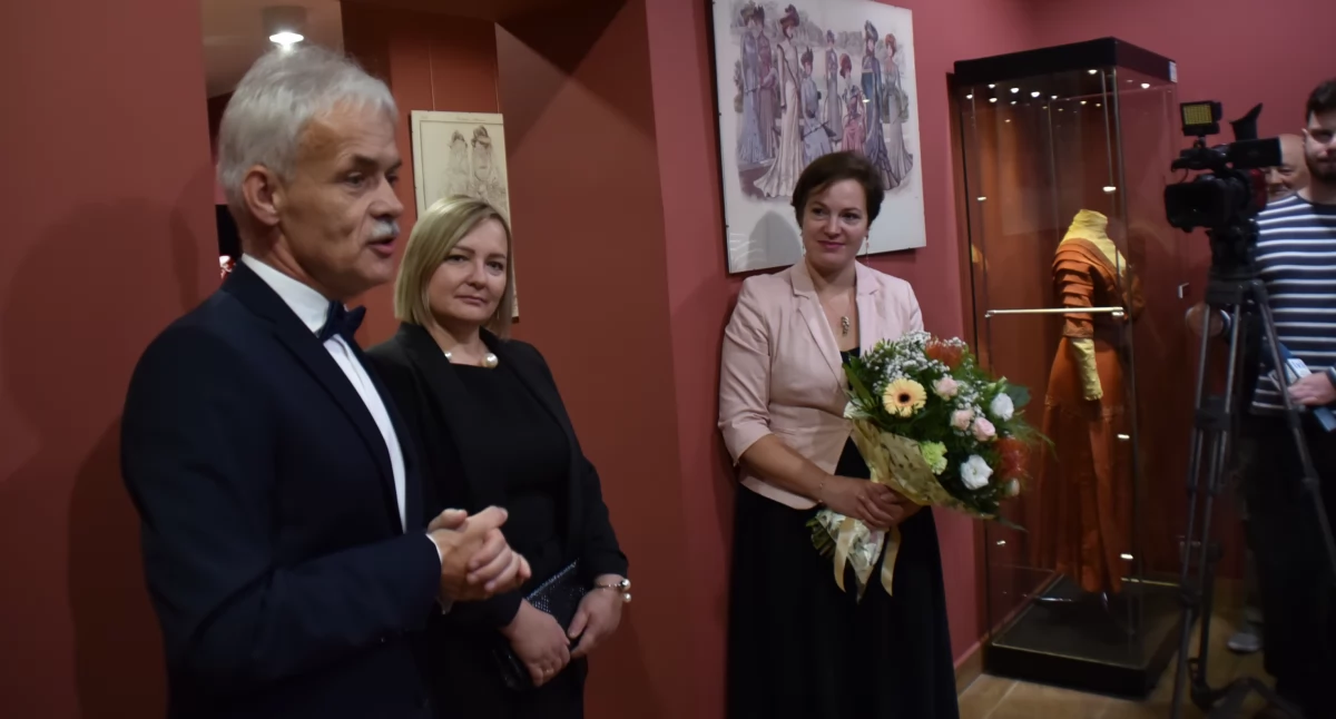 Muzea Wystawy , wystawa Muzeum Orła Białego można zobaczyć wieczne stroje - zdjęcie, fotografia