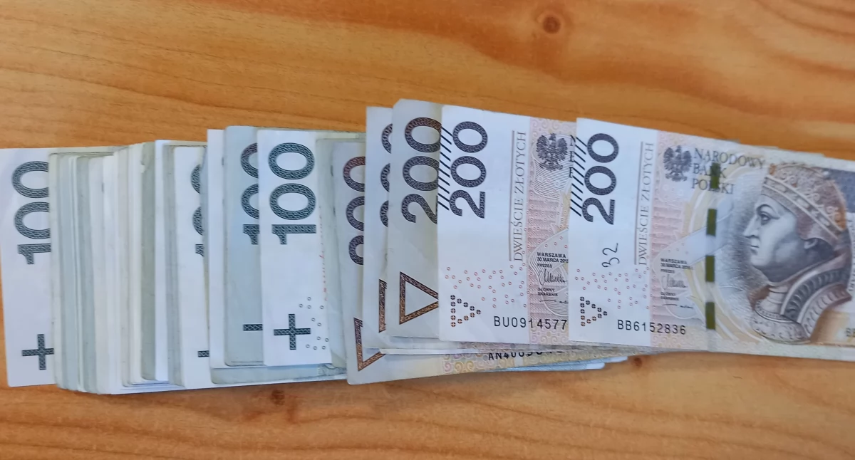 Kronika policyjna , Rzekomy doradca finansowy oskubał kobietę - zdjęcie, fotografia