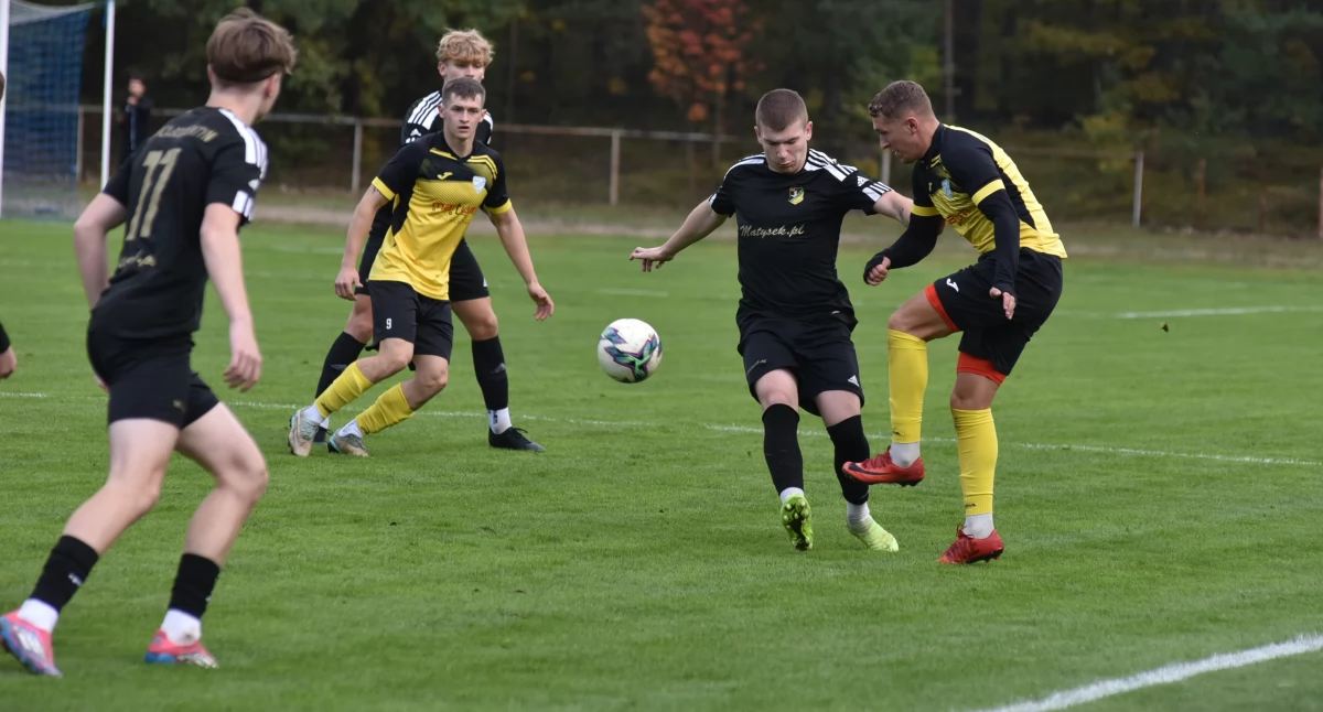 Piłka nożna, Orlicz burtą Okręgowego Pucharu Polski Zadecydowały rzuty karne - zdjęcie, fotografia