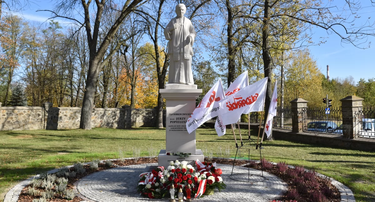 Uroczystości , Odsłonięcie pomnika Jerzego Popiełuszki Relikwie męczennika trafiły Skarżyska - zdjęcie, fotografia