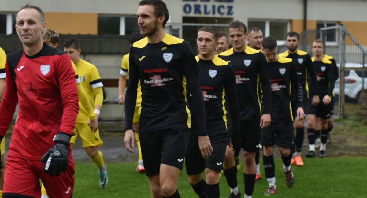 Piłka nożna, Klasa okręgowa Remis Orlicza Stalą Kunów - zdjęcie, fotografia