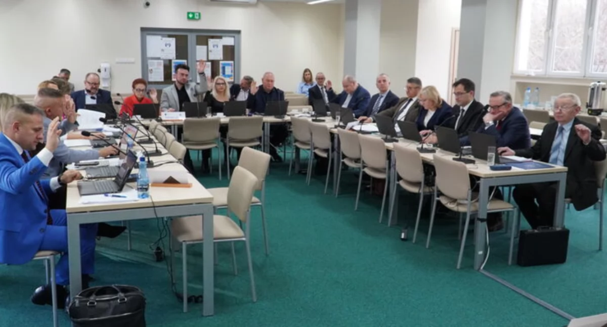 Informator Samorządowy Powiatu Skarżyskiego, Program Współpracy Powiatu Skarżyskiego organizacjami pozarządowymi innymi podmiotami prowadzącymi działalność pożytku publicznego uchwalony Obradowała Powiatu Skarżyskiego - zdjęcie, fotografia
