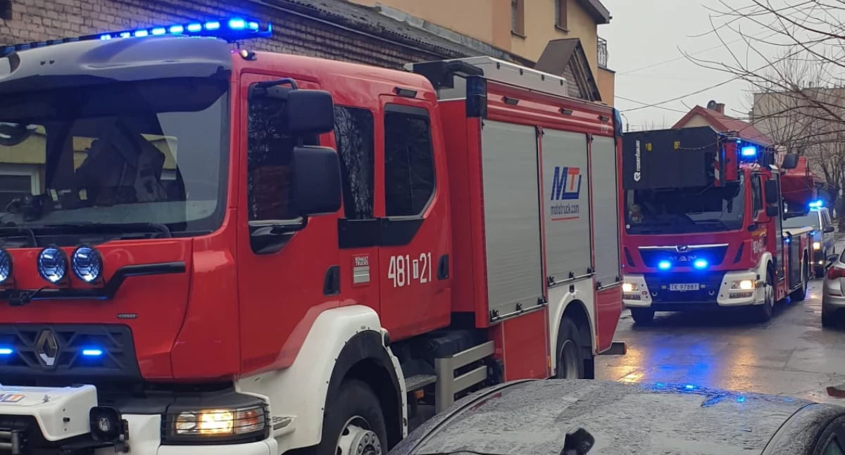 Pożary, Pożar budynku wielorodzinnym Skarżysku Kamiennej Ewakuacja mieszkańców - zdjęcie, fotografia