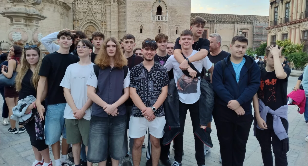 Edukacja, Uczniowie zdobywają doświadczenie zawodowe Hiszpanii - zdjęcie, fotografia