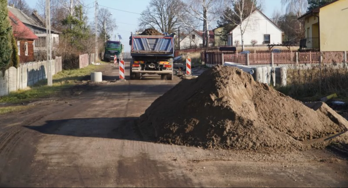 Informator Samorządowy Powiatu Skarżyskiego, Trwają prace przebudowie drogi Sorbinie grudnia nastąpi czasowa zmiana organizacji ruchu - zdjęcie, fotografia