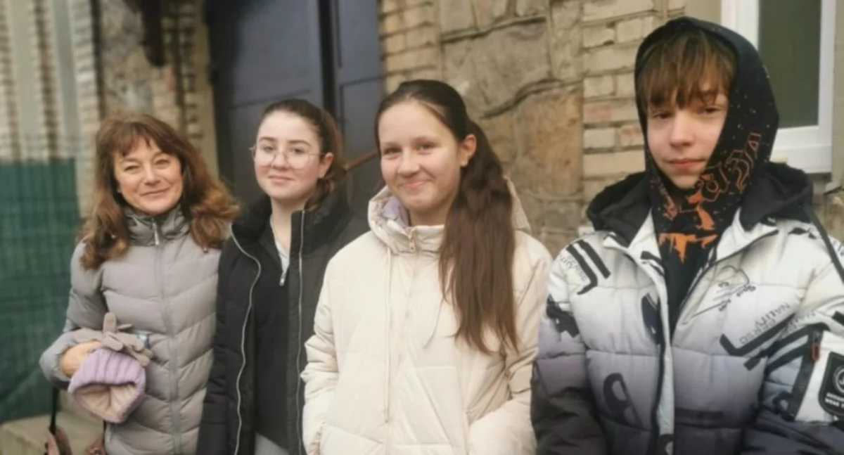 Pomagamy , Mikołajkowa pomoc uczniów Szkoły Podstawowej - zdjęcie, fotografia