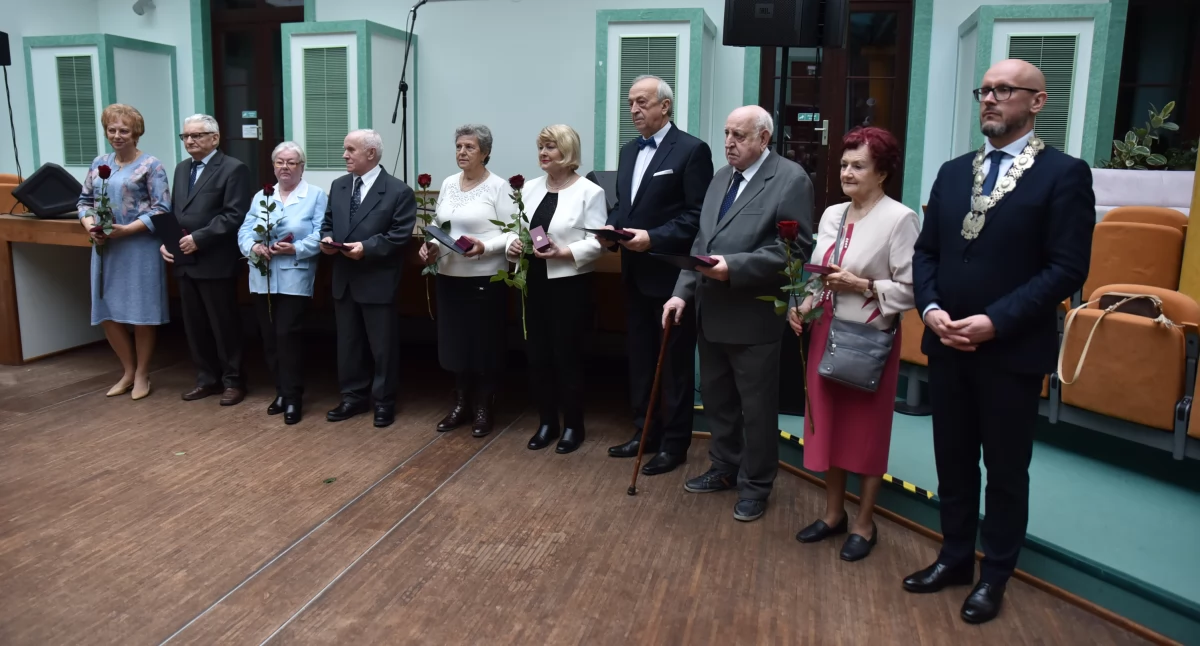 Uroczystości , Złote Skarżysku Kamiennej Uroczystość pełna wzruszeń uznania - zdjęcie, fotografia