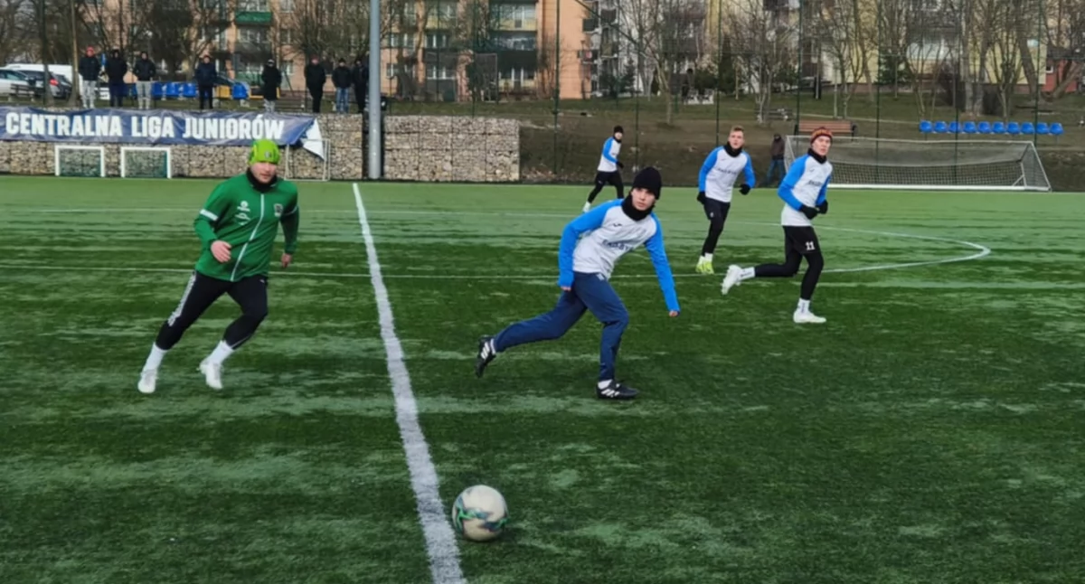 Piłka nożna, Sparingowe derby powiatu Orlicza Suchedniów - zdjęcie, fotografia