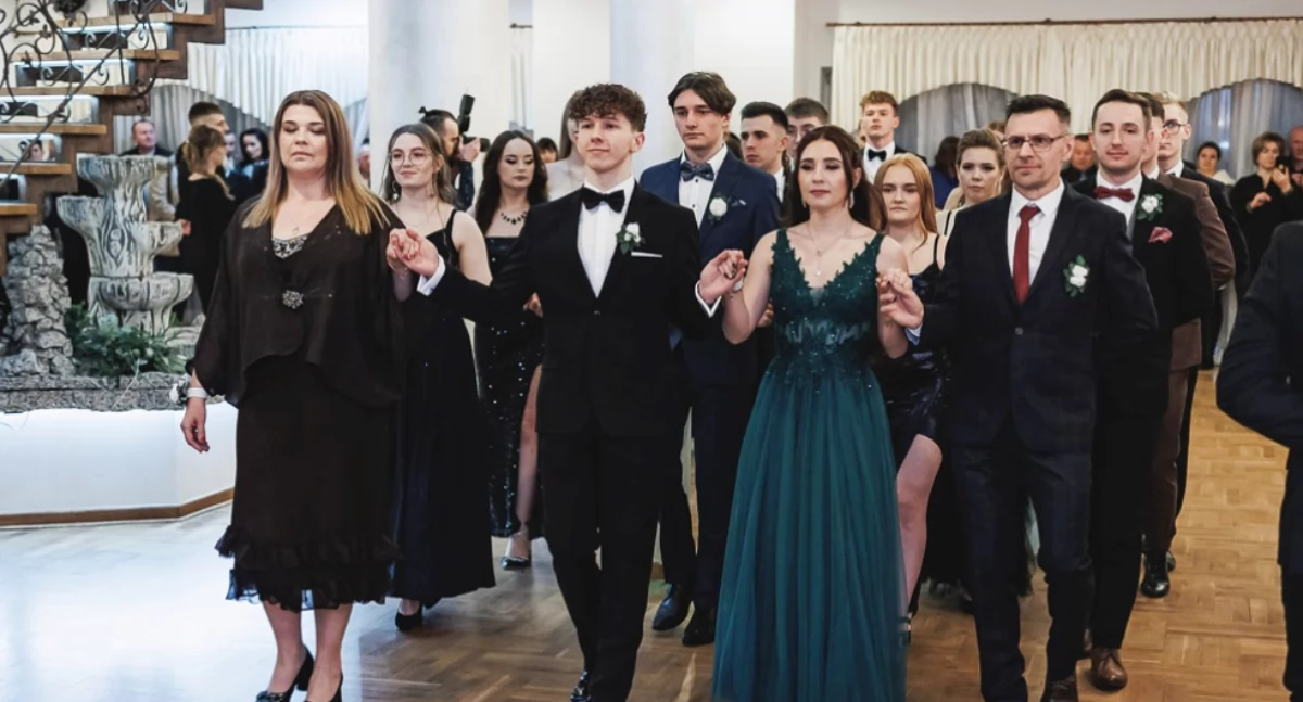 Uroczystości , Maturzyści Zespołu Szkół Technicznych bawili studniówce - zdjęcie, fotografia