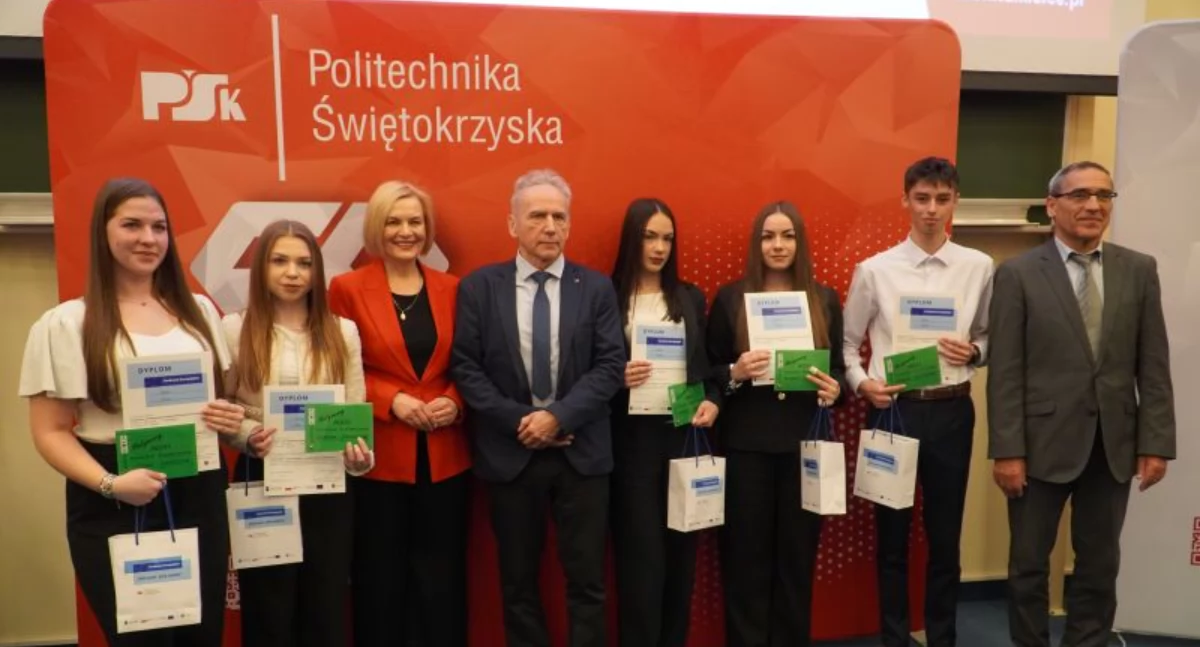 Informator Samorządowy Powiatu Skarżyskiego, Uczniowie Skarżysku Platynowymi Indeksami Politechniki Świętokrzyskiej wyróżnieniem - zdjęcie, fotografia