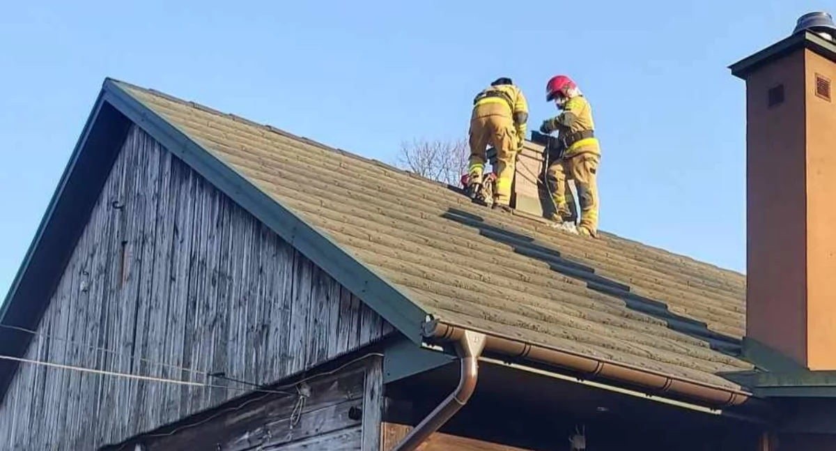 Piłka nożna, Pożar sadzy kominie miejscowości Krzyżka Szybka interwencja zapobiegła tragedii - zdjęcie, fotografia