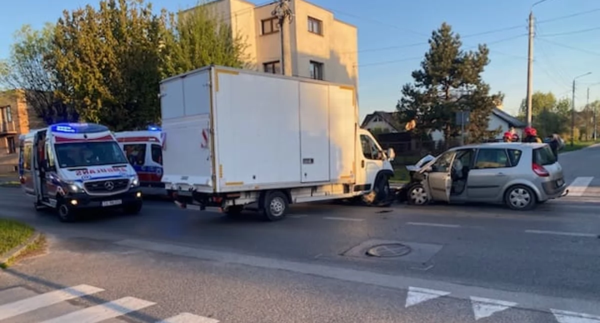 Wypadki , Wypadek skrzyżowaniu Piaskowej Skarżysku Kamiennej Jedna osoba szpitalu - zdjęcie, fotografia