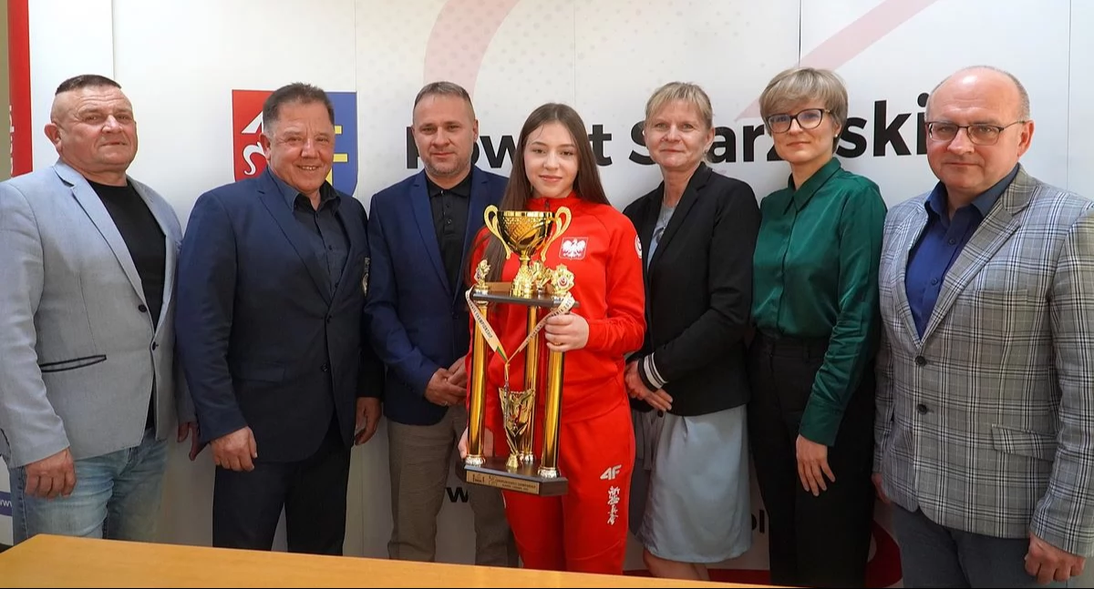 Sporty walki , Wicemistrzyni Europy Karate Kyokushin Angelika Skorek trenerem Starosty - zdjęcie, fotografia