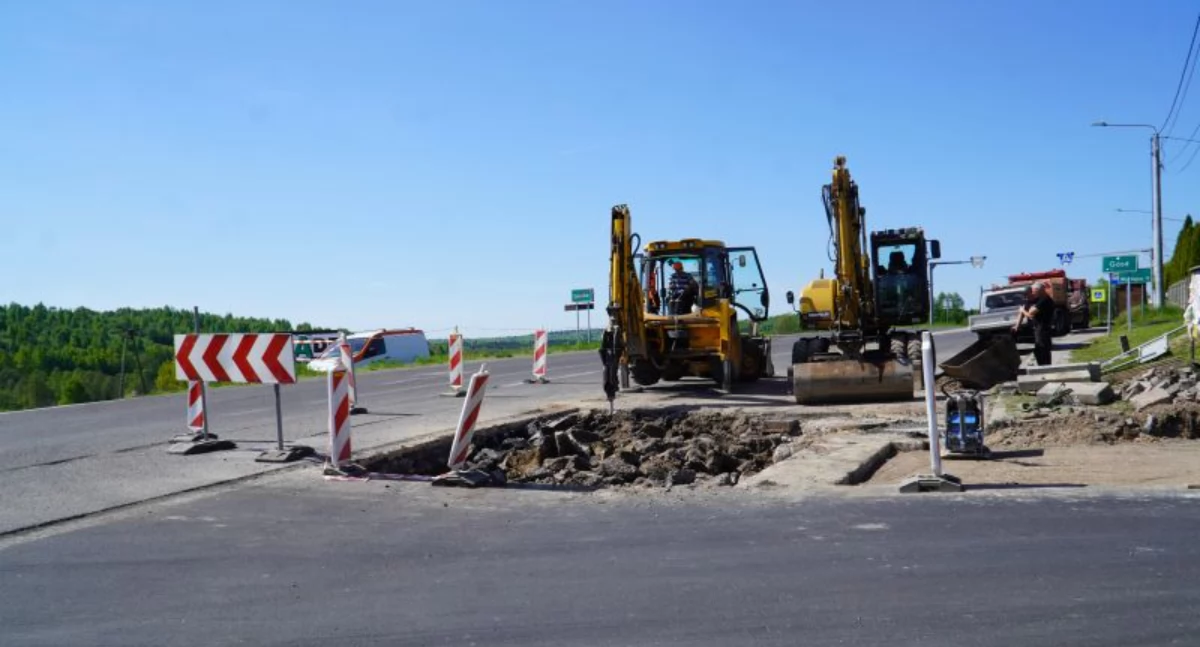 Informator Samorządowy Powiatu Skarżyskiego, dniach zakończy remont cząstkowy skrzyżowania drodze powiatowej Łącznej władze powiatu wizytowały teren robót - zdjęcie, fotografia