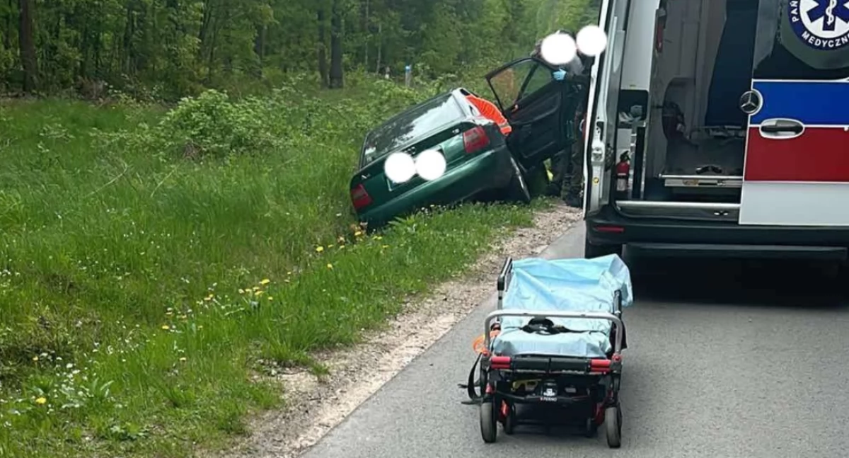 Wypadki , Wypadek Ubyszowie Samochód wpadł jedna osoba trafiła szpitala - zdjęcie, fotografia