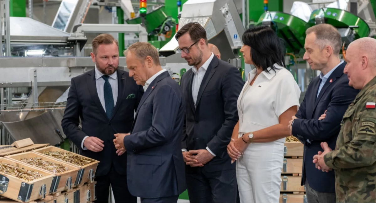 Premier Donald Tusk w skarżyskiej spółce Mesko. Fot. Mesko