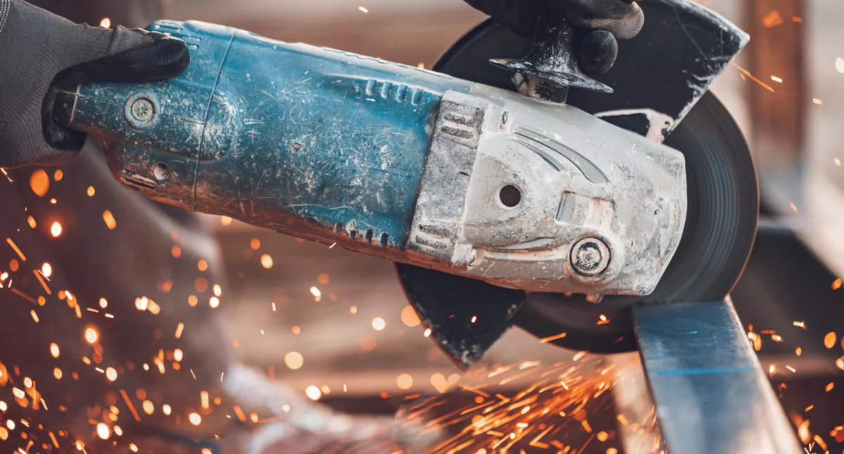 Materiały promocyjne, Szlifowanie aluminium polega specyfika - zdjęcie, fotografia