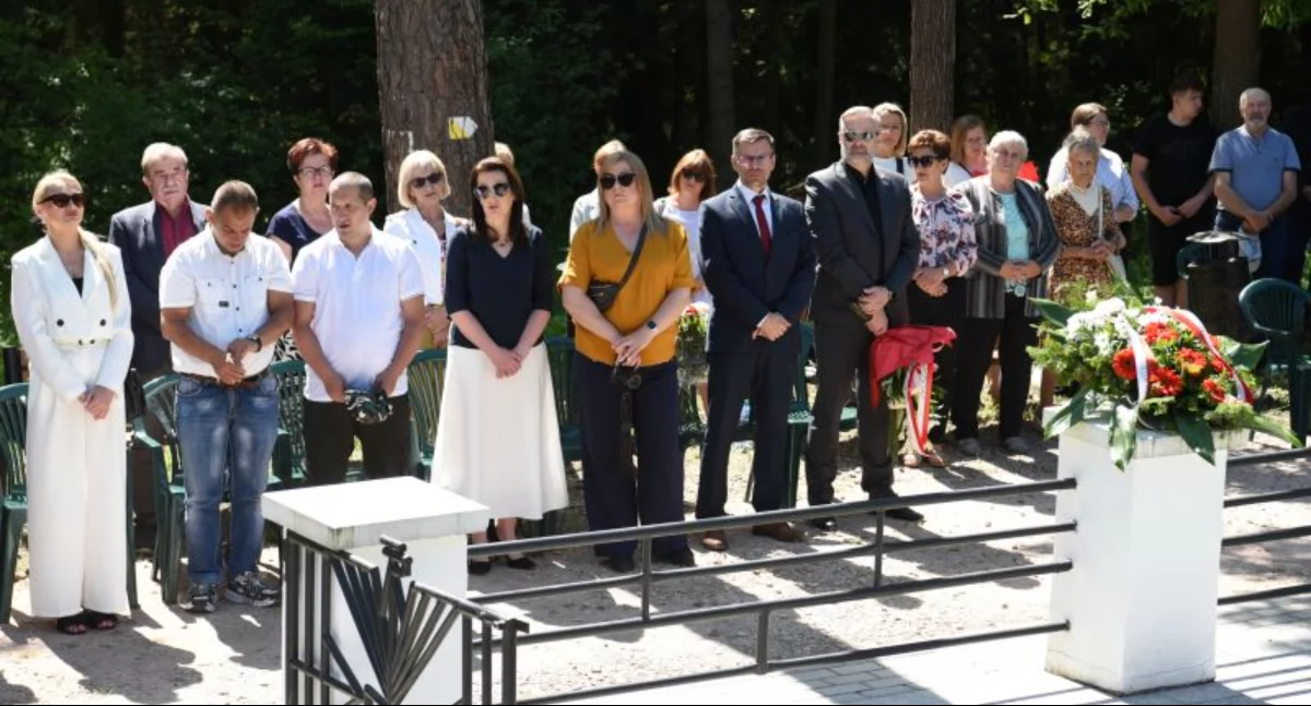 Informator Samorządowy Powiatu Skarżyskiego, Uroczystość upamiętniająca rocznicę rozstrzelania polskich patriotów Brzasku - zdjęcie, fotografia