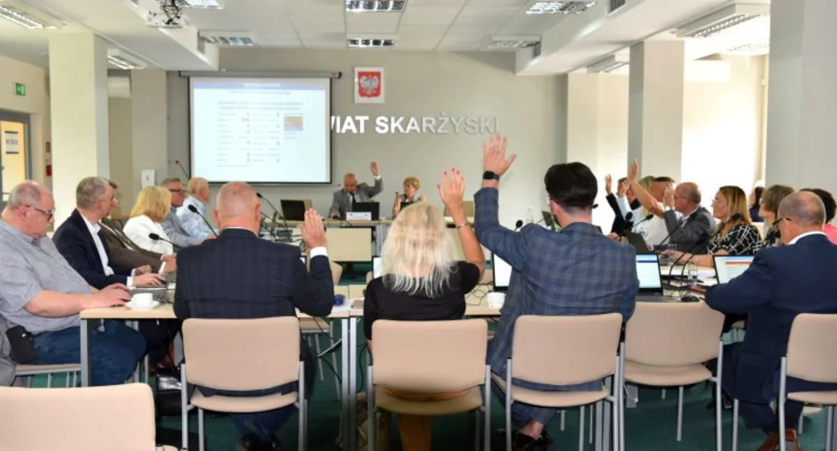 Informator Samorządowy Powiatu Skarżyskiego, Zarząd Powiatu Skarżyskiego wotum zaufania absolutorium - zdjęcie, fotografia