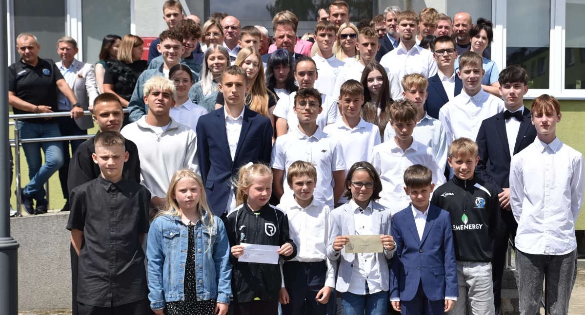 Inne Sporty, Stypendia młodych sportowców powiatu skarżyskiego wręczone - zdjęcie, fotografia