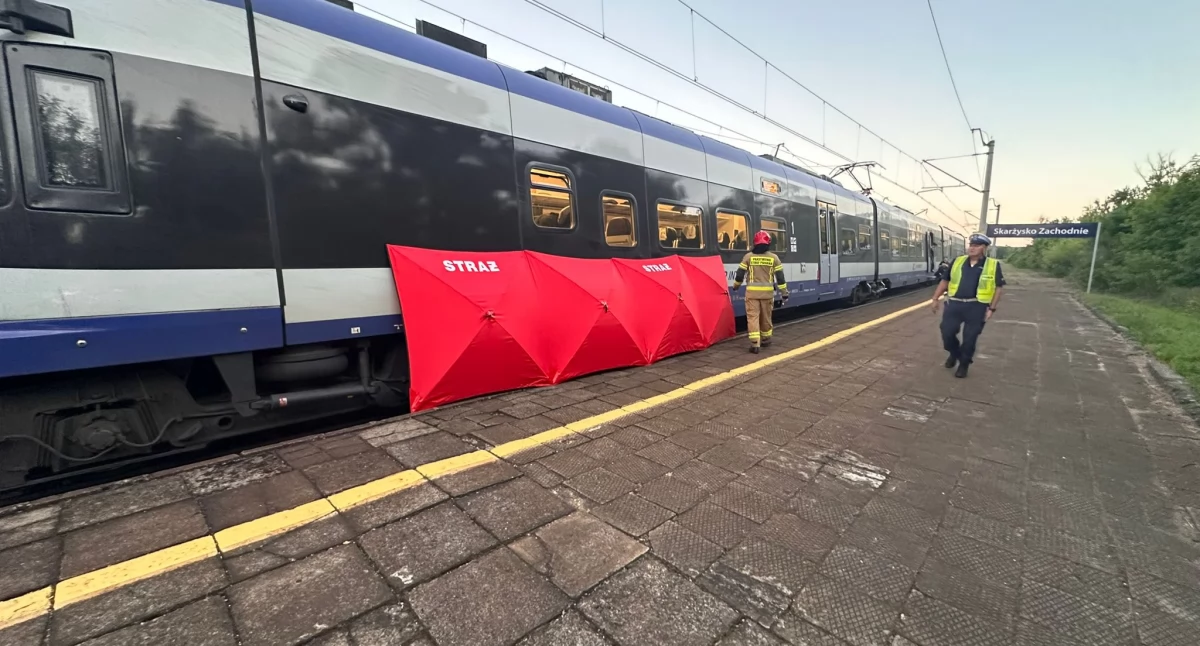 Wypadki , Tragedia peronie Skarżysku Kamiennej Mężczyzna śmiertelnie potrącony przez pociąg - zdjęcie, fotografia